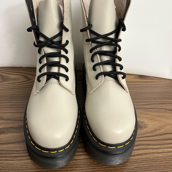 Dr. Martens  Audrick 8-Eye Boot EU 39 US 8 in Cement Platform Boots - Picture 9 of 12